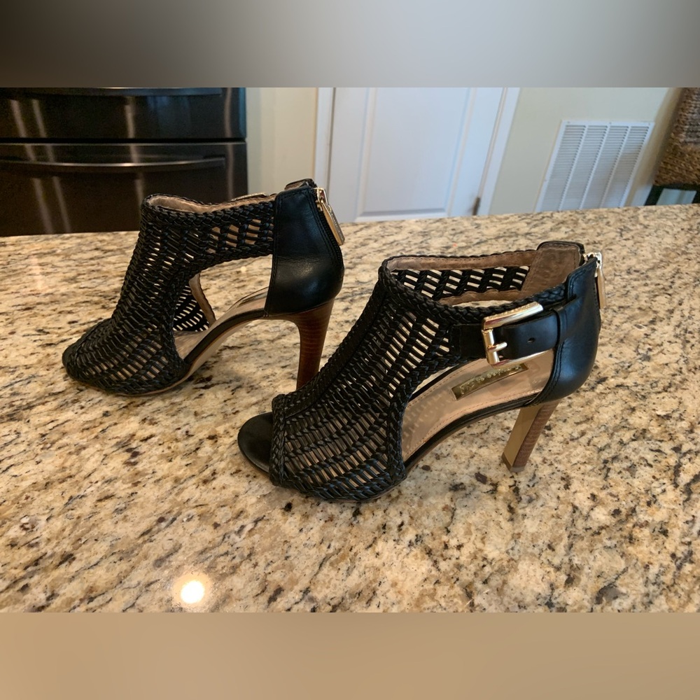 Louise et Cie Size 6. Black with wooden heal.